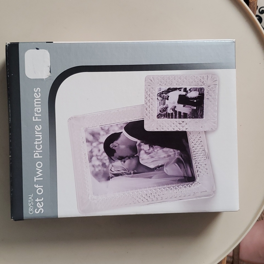 Set of 2 crystal picture frames, 5x7 and a 2x3